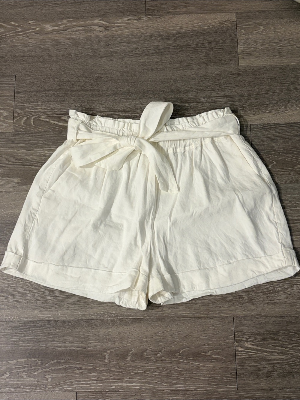 ANTONIO MELANI Cream High-Waist Paperbag Shorts with Tie